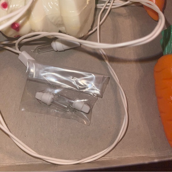 Vintage Blow Mold Easter 10 String Light Set Eggs Bunnies Carrots Tested Works - Picture 7 of 8